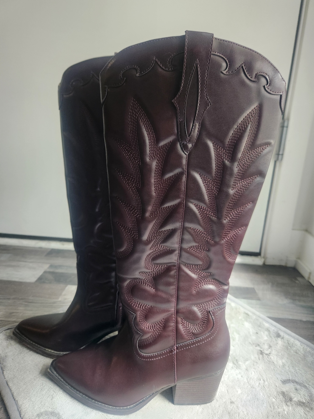 Crown Vintage Women's Tall Western Heeled Boots in Burgundy Cowboy Ladies Boots